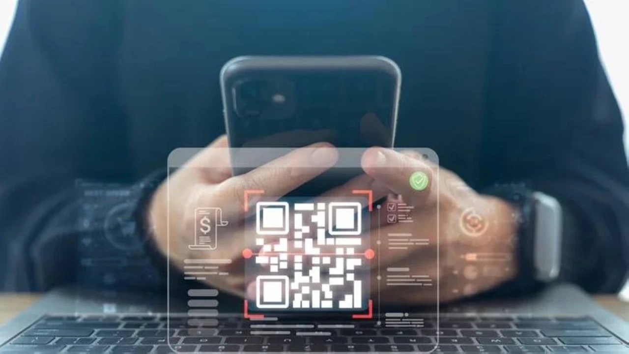 هل يمكنك مسح رمز QR من شاشة هاتفك بسهولة؟ إليك الحيلة البسيطة!